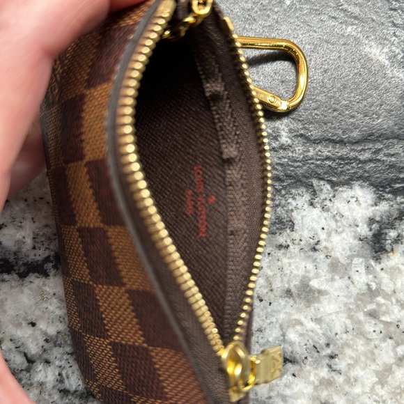 New Never Used Louis Vuitton Key Pouch - Picture 5 of 5